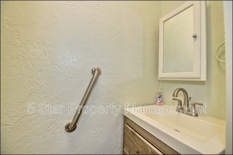 El Paso House: 3030 Aurora Avenue