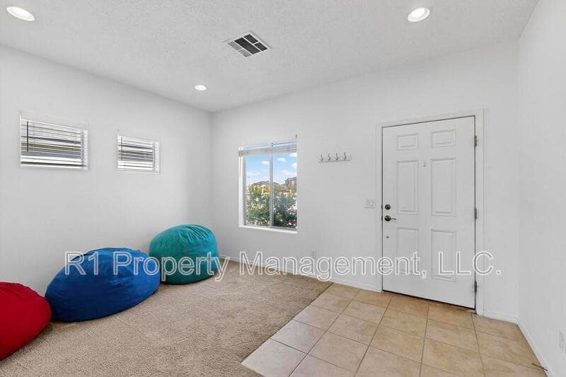 Rio Rancho House: 108 Hue Street