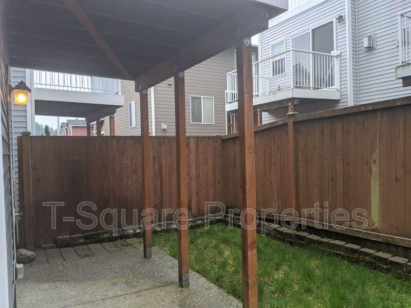 Everett House: 216 126th St SE B