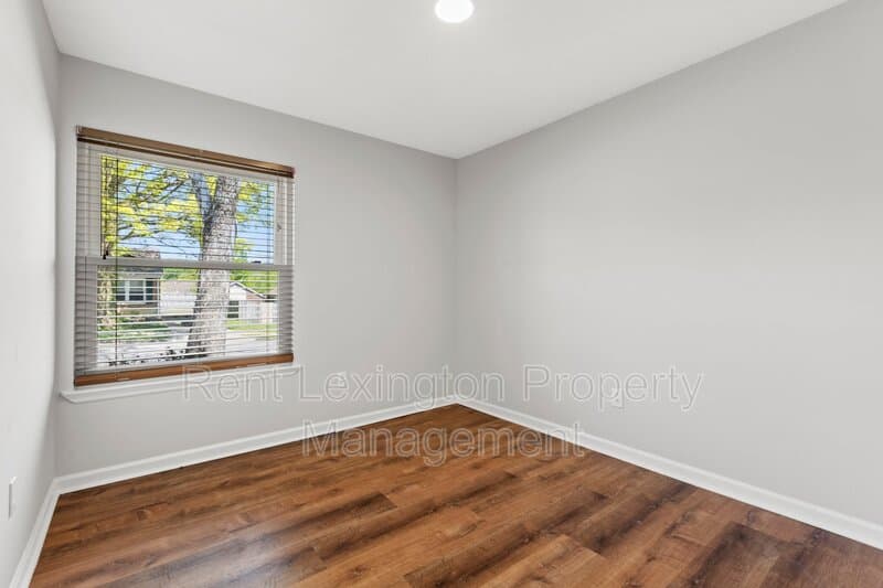 Lexington House: 1576 Springfield Drive