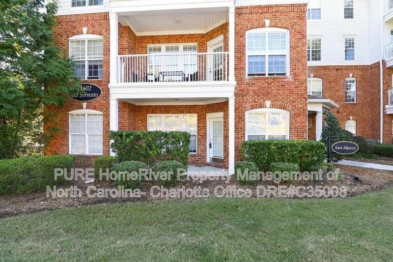 Charlotte House: 14622 Via Sorrento Drive