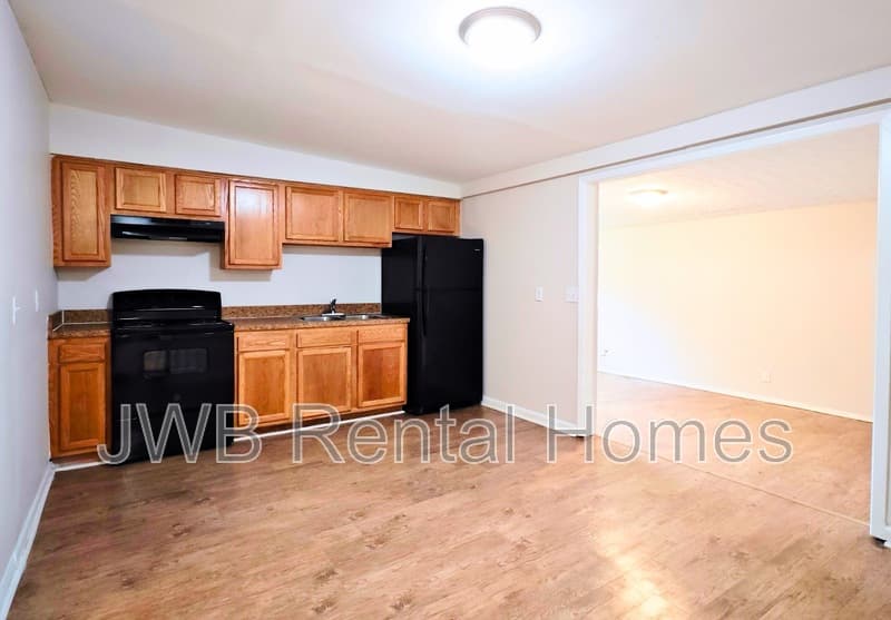 Jacksonville House: 3359 Phyllis St