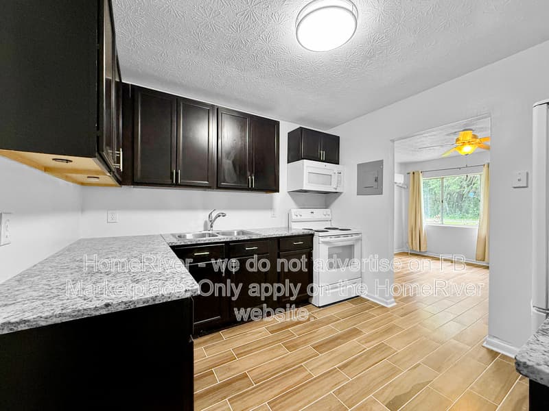 Jacksonville House: 5747 Antoinette Ln