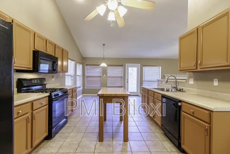Gulfport House: 18026 Cypress Pointe Drive