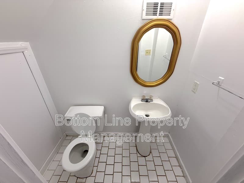 Charlotte House: 4398 Havelock Ave