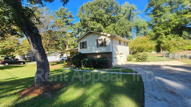 Lawrenceville House: 2023 Poplar Rdg