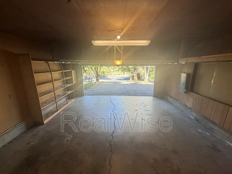 Grants Pass House: 7665 Rogue River Hwy