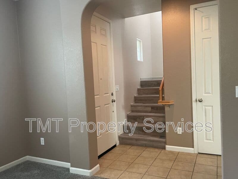 Elk Grove House: 8814 Wheelton Rd