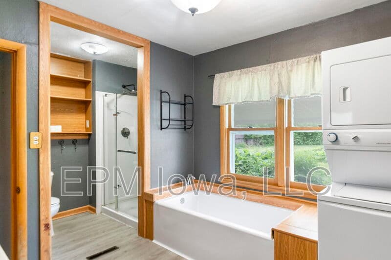 Cedar Falls House: 3310 Rownd Street