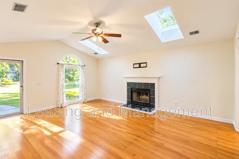Mount Pleasant House: 1240 Llewellyn Road