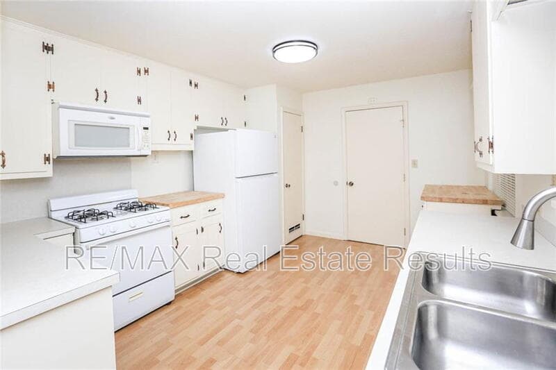 Prairie Grove Condo: 411 Kate Smith Street