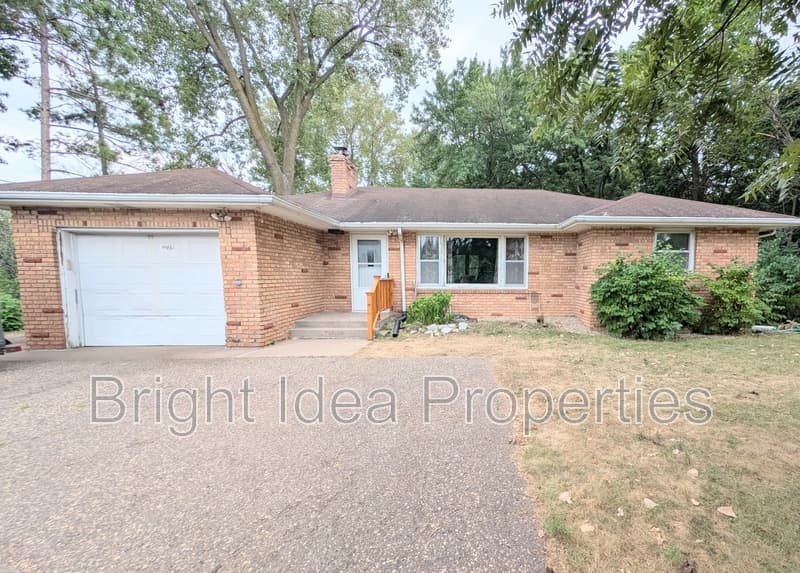 Arden Hills House: 1184 Highway 96 West