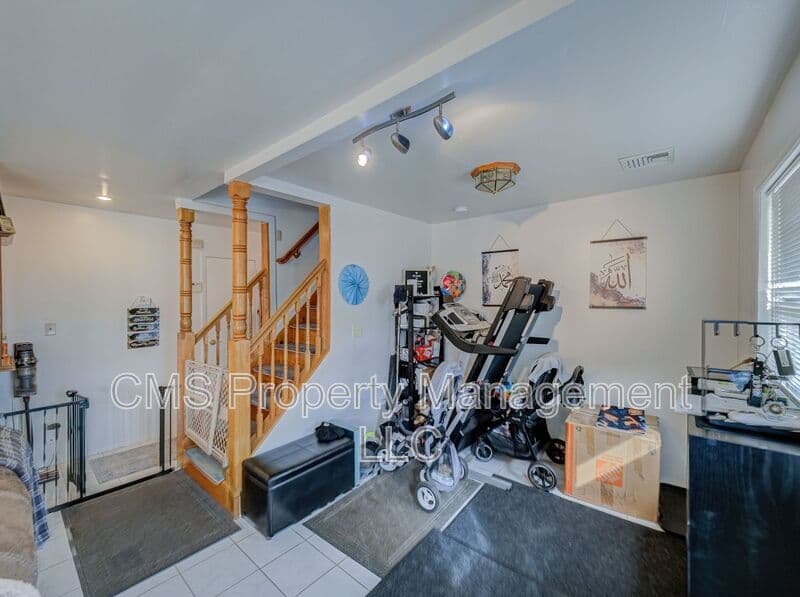 Carteret House: 74 Markowitz St