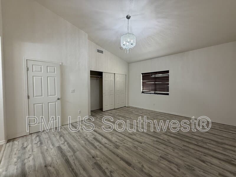 Fort Mohave House: 2060 Mesa Verde Way