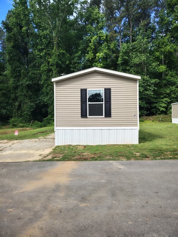 ELLENWOOD House: 26 Club Circle