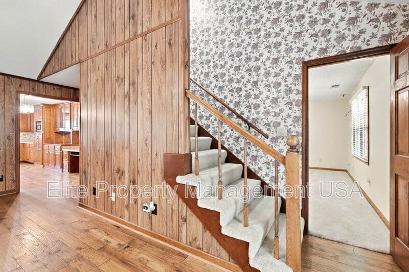 Gainesville House: 1028 Holly Drive