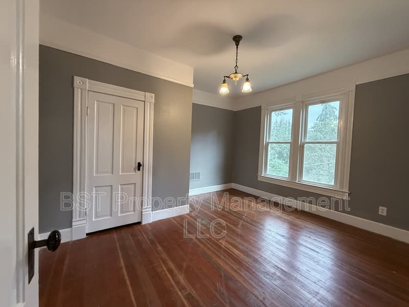Silverton House: 1067 Oak Street - 1