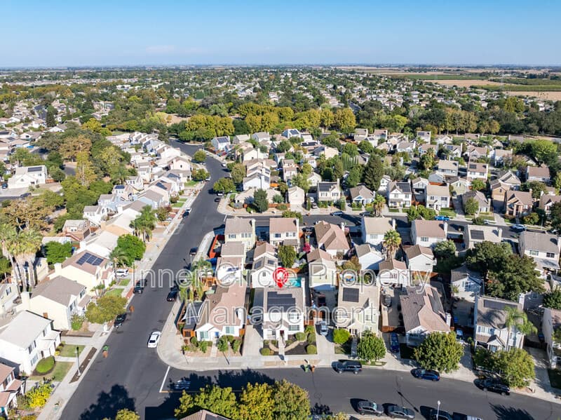 Brentwood House: 342 Chaucer Drive