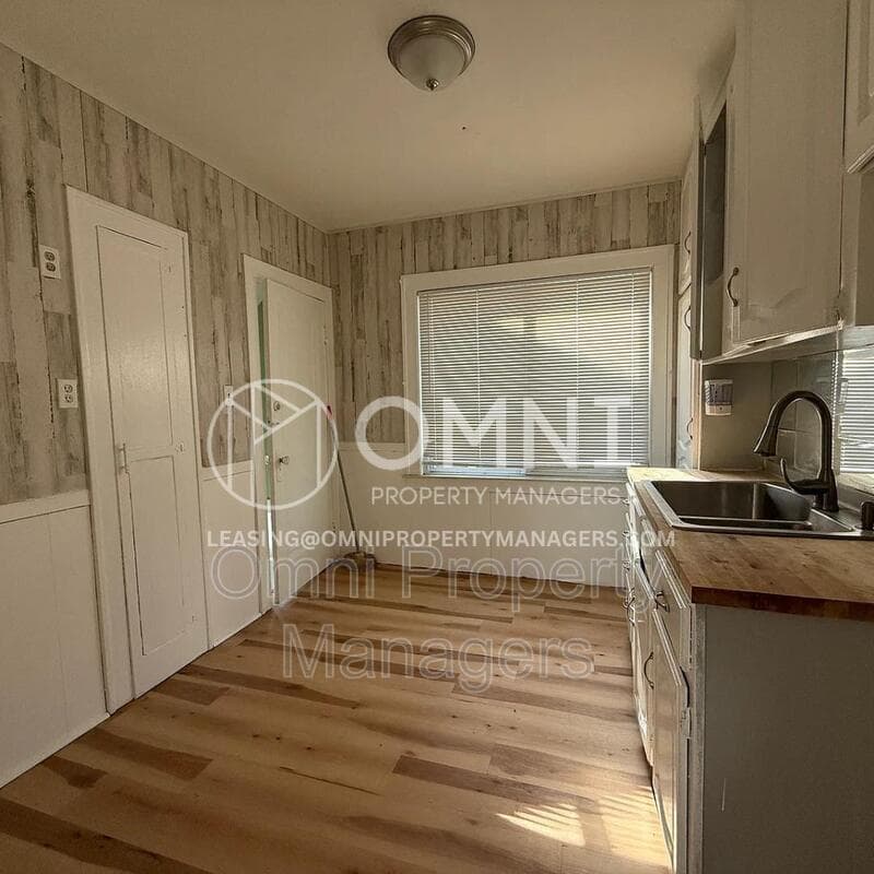 Detroit Condo: 19361 Moenart St