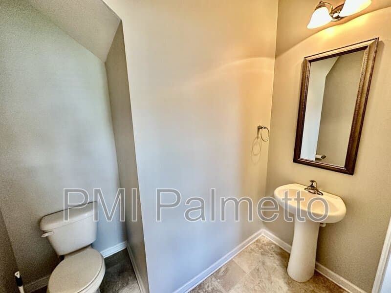 Elgin House: 423 Easy Goer Ct