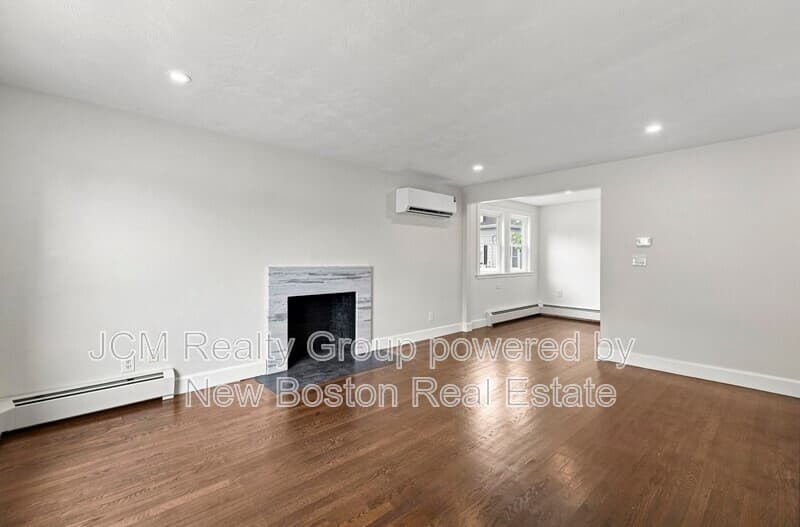 Hyde Park House: 7 Franklin St