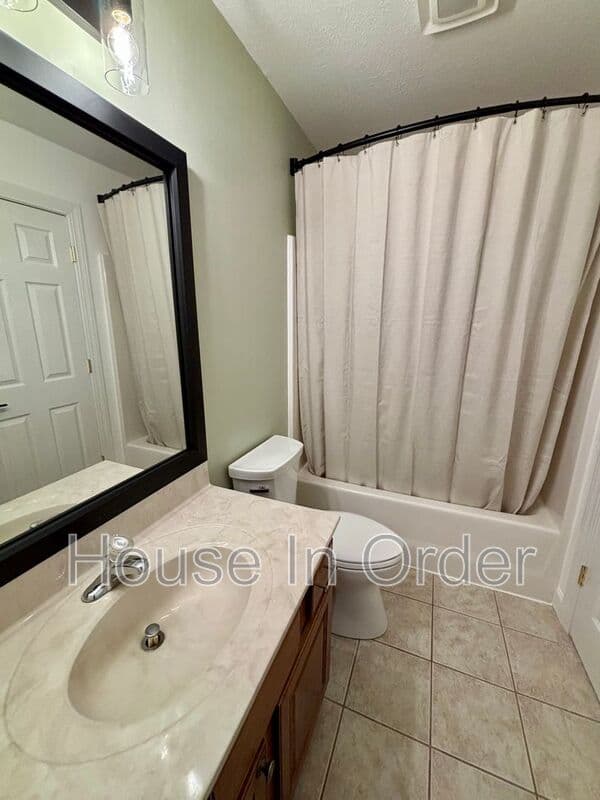 Hendersonville House: 93 Ardis Lane