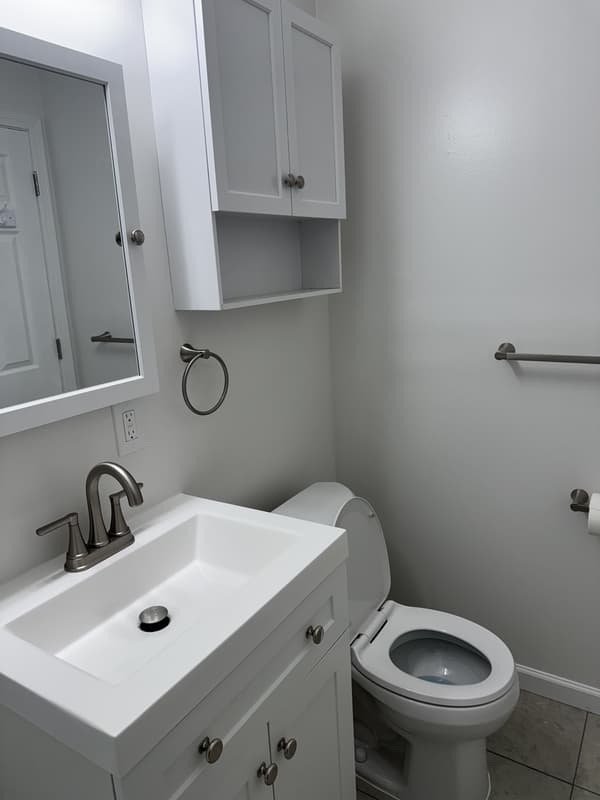 Monticello Condo: 705 E 3rd St #4