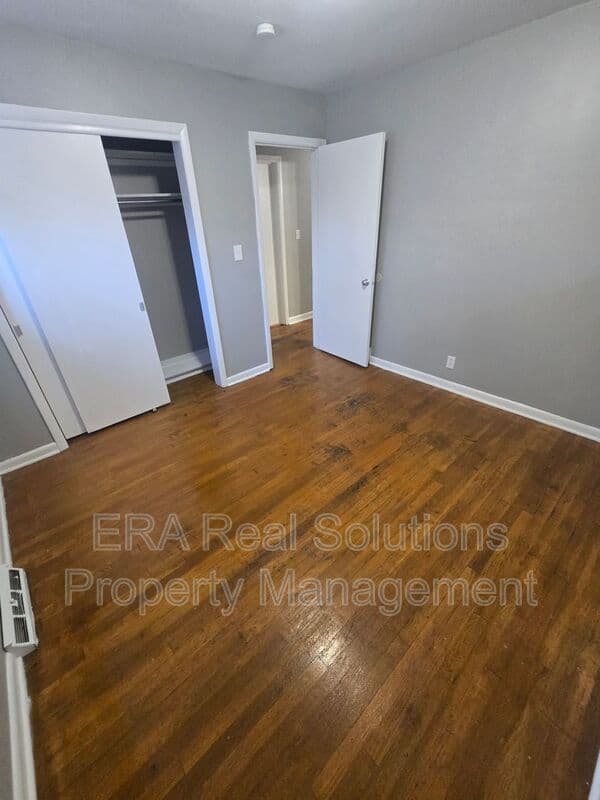 Columbus House: 3050 Clermont Rd