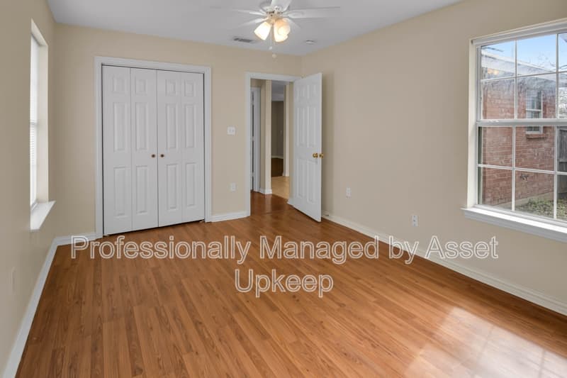 Dallas House: 5711 Arlington Park Drive