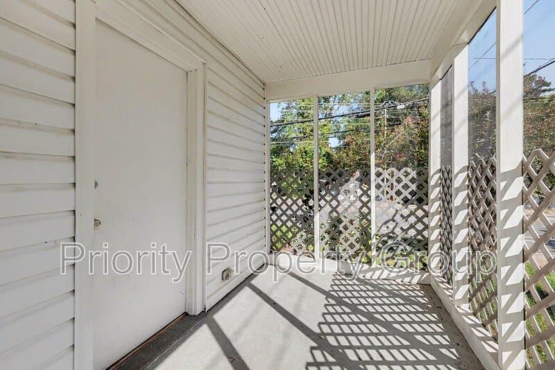Charlotte House: 1317 Remount Road