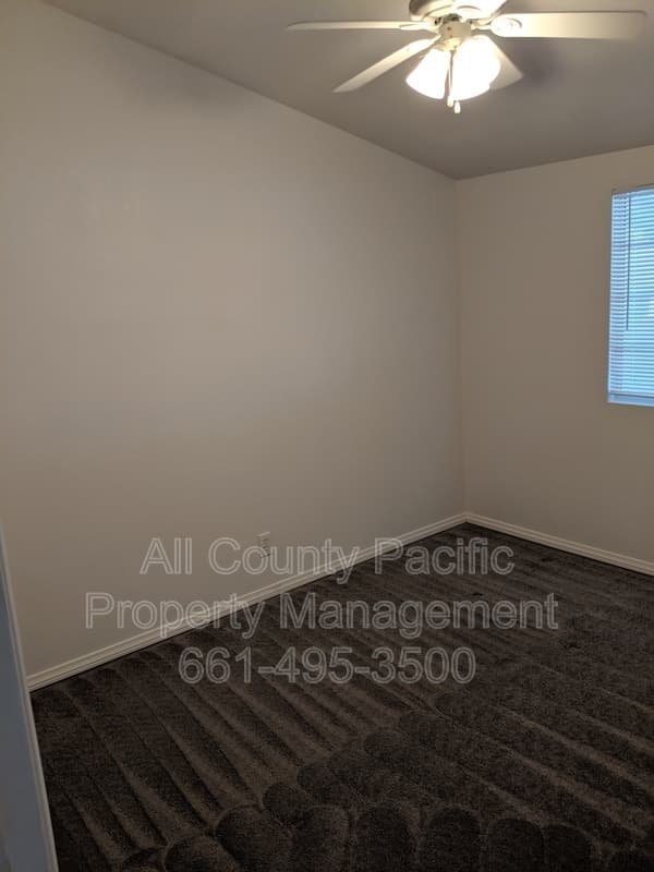 Santa Clarita House: 27254 Walnut Springs