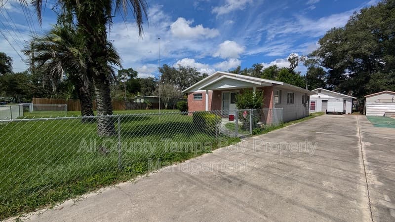 Zephyrhills House: 38327 Palm Grove Dr