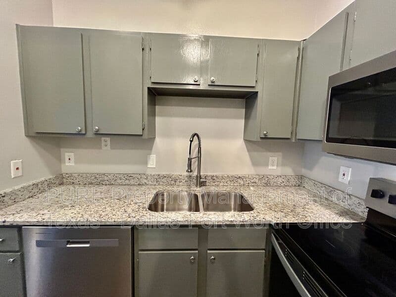 Arlington Condo: 1655 Ascension Bluff Dr.