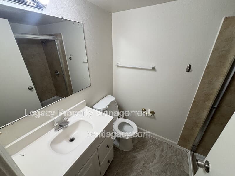 Sacramento House: 163 Fairgrounds Dr