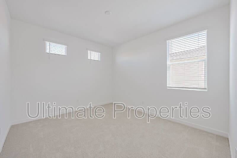 Peoria House: 7404 West Buckhorn Trail