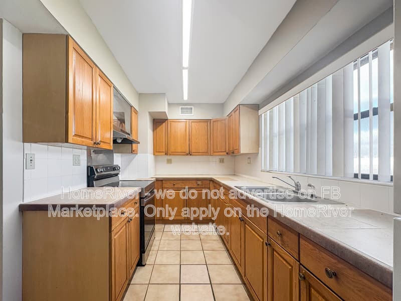 Leesburg House: 1316 Dora Dr
