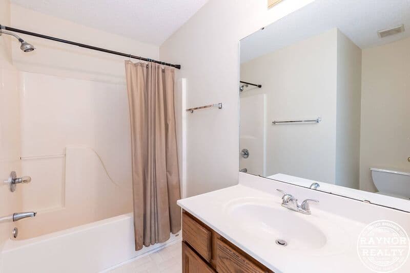 Wake Forest House: 1022 S Main St