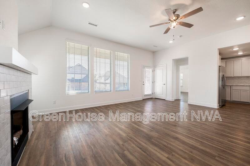 Siloam Springs House: 710 W Jillian Street