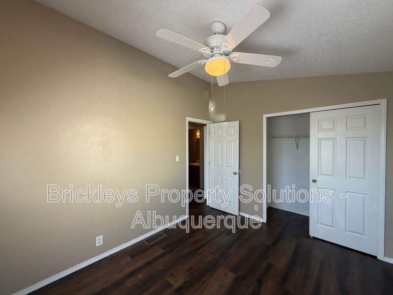 Albuquerque House: 10527 Brookline Pl NW