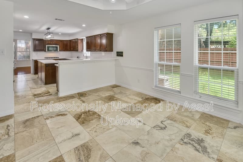 Dallas House: 18528 Vista Del Sol