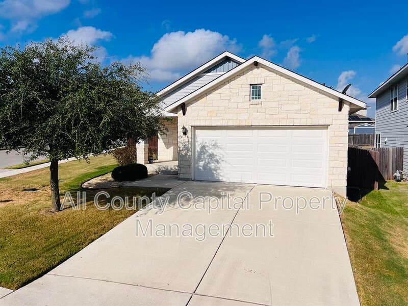 Georgetown House: 201 Oakstone Dr
