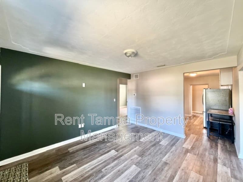St. Petersburg House: 1635 40th Street South