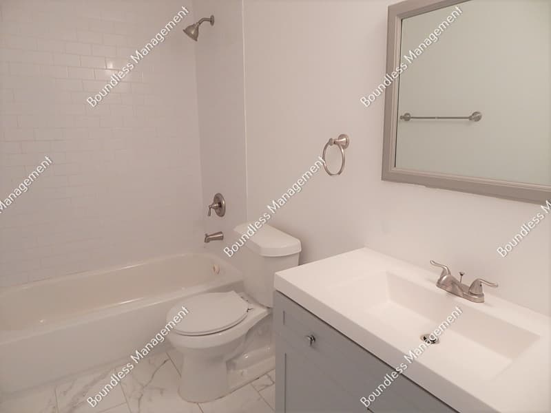 Atlanta House: 395 Westchester Blvd NW