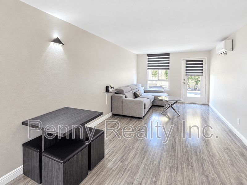 San Diego Condo: 5540 Lindo Paseo