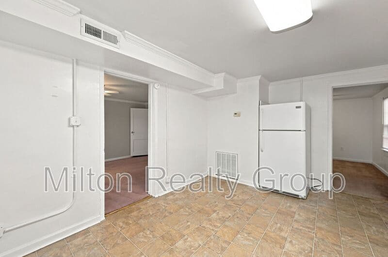 Four Oaks Condo: 101 E. Woodall St.