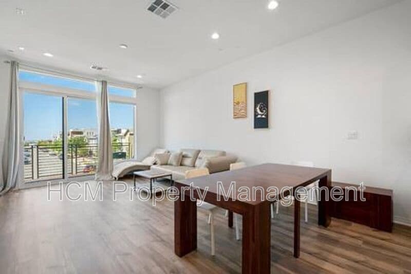 Irvine House: 102 Keeper