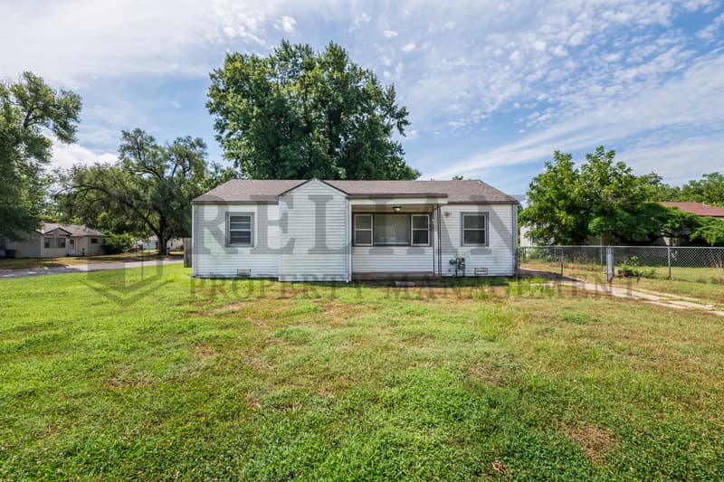 Haysville House: 301 Lamar Court