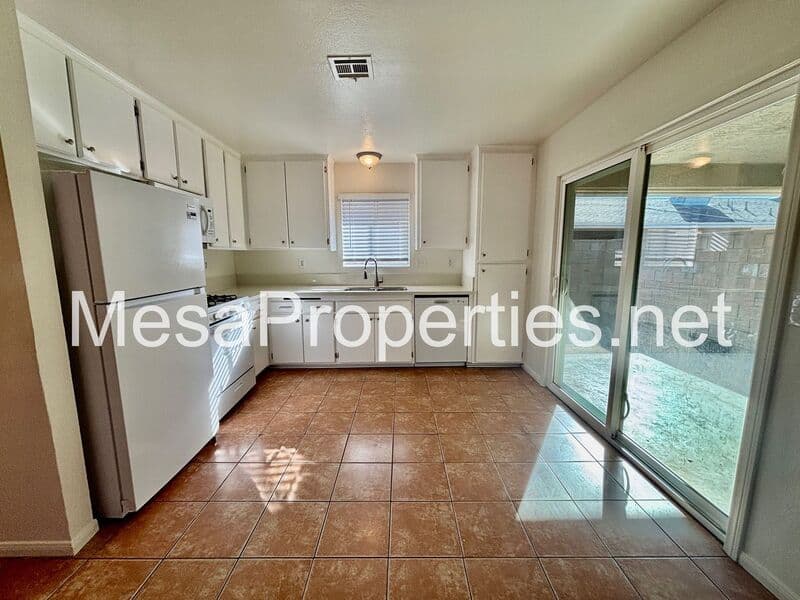 Apple Valley Condo: 21480 Laguna Rd.