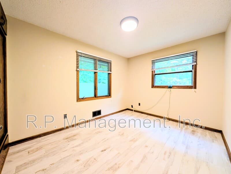 Scandia House: 15740 Pilar Rd N