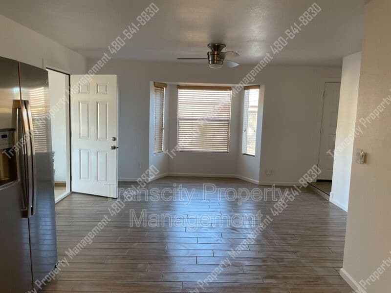 Mesa House: 630 E Jensen St